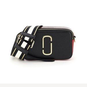 NWOT Marc Jacobs black and red SNAPSHOT bag
